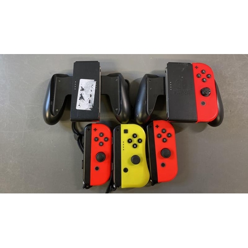 9836 - X3 NINTENDO JOYCON RIGHT SIDE, X1 RIGHT SIDE JOYCON, X3 NINTENDO JOYCON STRAPS AND X2 NINTENDO JOYCO... 