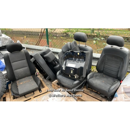 556 - 4X CAR SEATS