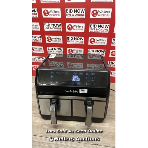 9114 - SUR LA TABLE AIR FRYER WITH X2 3.8L DRAWERS / POWERS UP / SIGNS OF USE