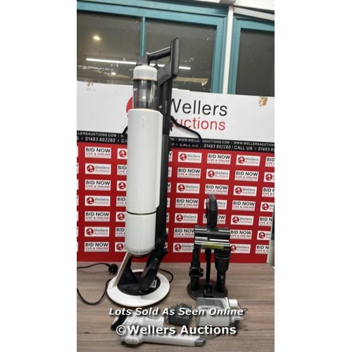 9121 - SAMSUNG BESPOKE JET PET VACUUM / POWERS UP, SIGNS OF USE / DAMAGE TO HANDLE