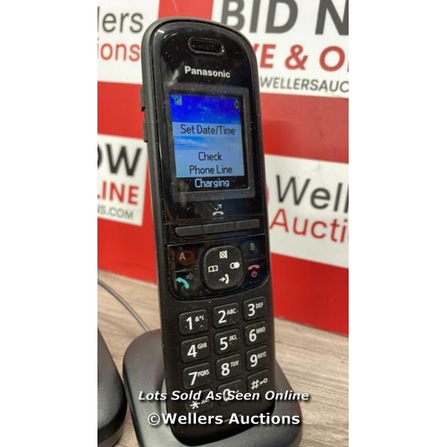 9445 - PANASONIC KX-TGH720E TRIPLE DECT PHONE / POWERS UP/  MINIMAL SIGNS OF USE  / T57