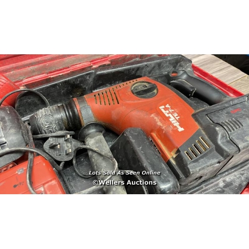 9458 - HILTI TE 7-A HAMMER DRILL WITH 2 BATTERIES AND A CHARGER / T52