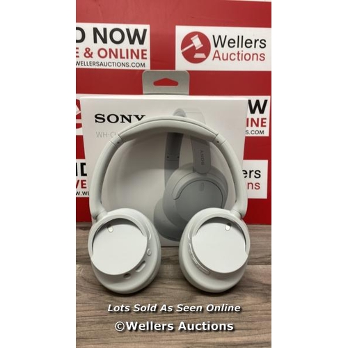 9484 - SONY WHCH720NW NOISE CANCELLING OVEREAR HEADPHONES IN WHITE / POWERS UP / CONNECTS TO BLUETOOTH AND ... 