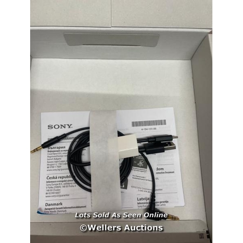 9484 - SONY WHCH720NW NOISE CANCELLING OVEREAR HEADPHONES IN WHITE / POWERS UP / CONNECTS TO BLUETOOTH AND ... 