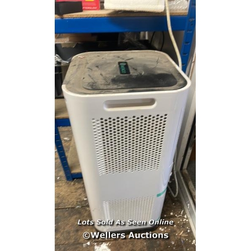 9586 - MEACO COOL MC SERIES AIR CONDITIONER / POWERS UP / APPEARS FUNCTIONAL / SIGNS OF USE