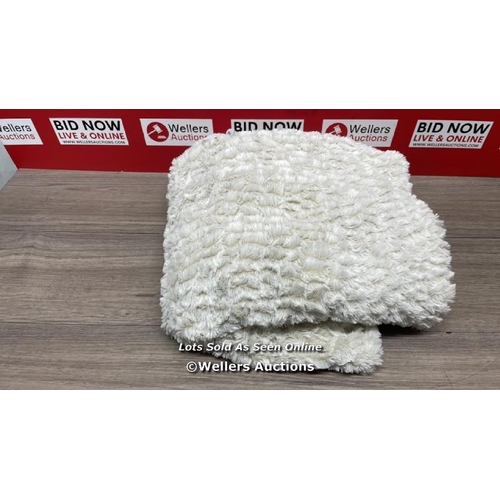 2104 - BROOKSTONE HEATED THROW (50