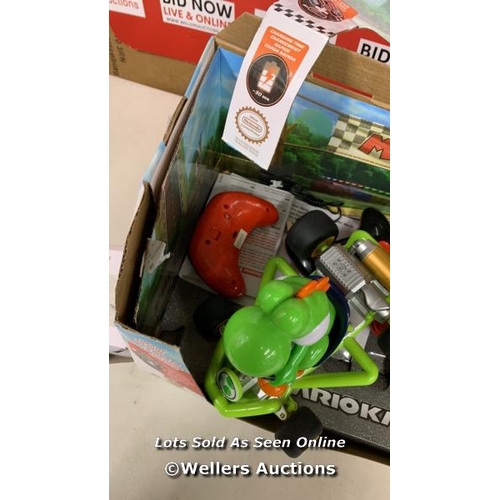 2147 - CARRERA MARIO KART & YOSHI PIPE KART RC TWINPACK / SIGNS OF USE, NOT FULLY TESTED  / A13