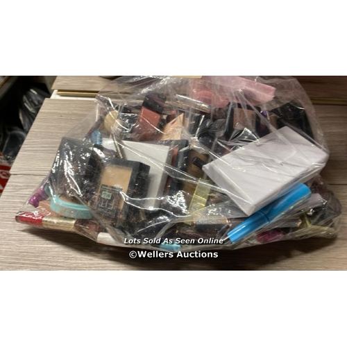 3618 - BAG OF PART USED MAKEUPS [0]