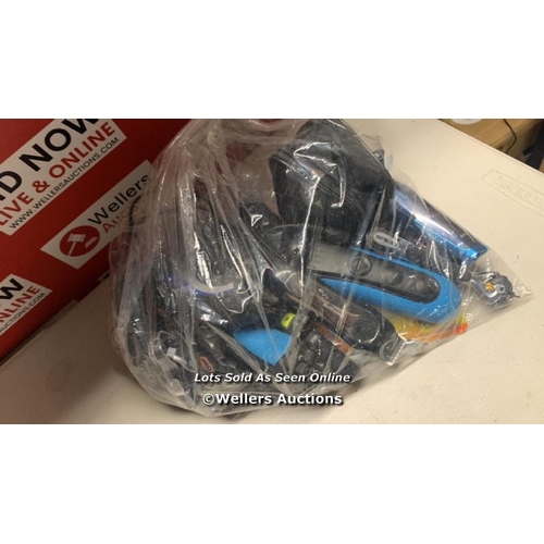 3629 - BAG OF SHAVERS AND TRIMMERS [0]