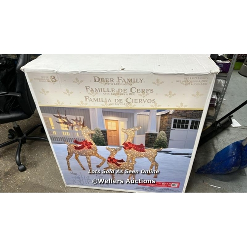 6229 - INDOOR / OUTDOOR CHRISTMAS REINDEER FAMILY SET OF 3 WITH LED LIGHTS - 76 INCHES (1.9M) / MINIMAL SIG... 