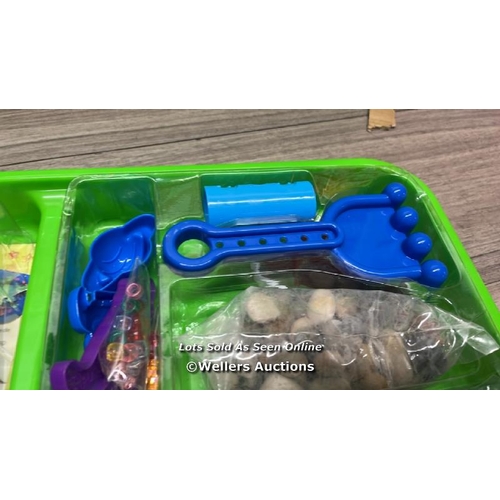 6284 - SENSORY TOY SET / NEW, OPEN BOX / E60