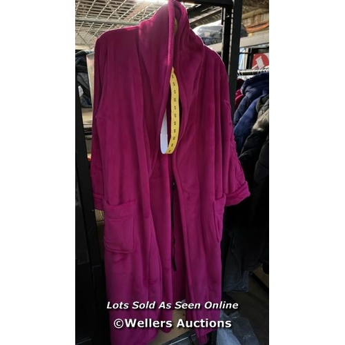 7516 - LADIES NEW DKNY ROBE / S