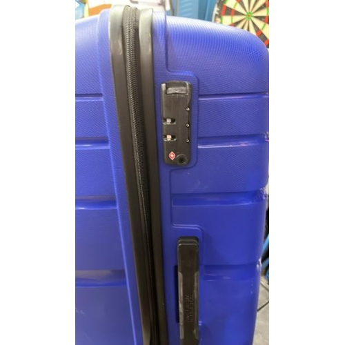 114 - AMERICAN TOURISTER JETDRIVER LARGE 4 WHEEL SPINNER CASE / SIGNS OF USE / EXTENDING HANDLE IS JAMMED ... 