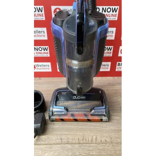 253 - SHARK ICZ160UK CORDLESS UPRIGHT VACUUM CLEANER / POWERS UP / SIGNS OF USE / P9