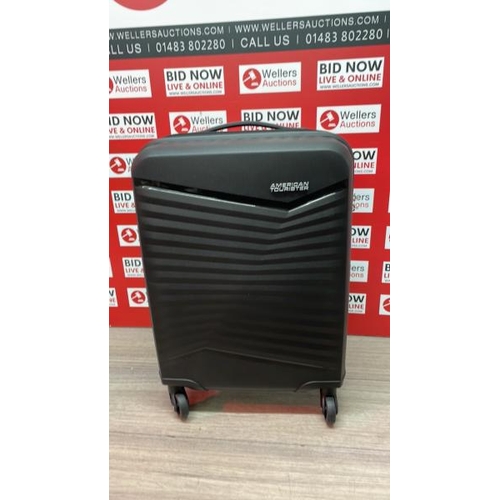 26 - AMERICAN TOURISTER JET DRIVER 55CM CARRY ON HARDSIDE SPINNER CASE / APPEARS NEW   / A40