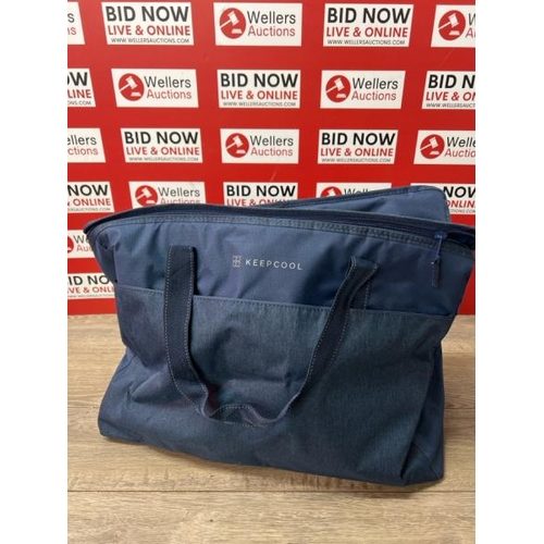 27 - KEEP COOL NAVY SOFT COOLER BAG, 52L / MINIMAL SIGNS OF USE / A42