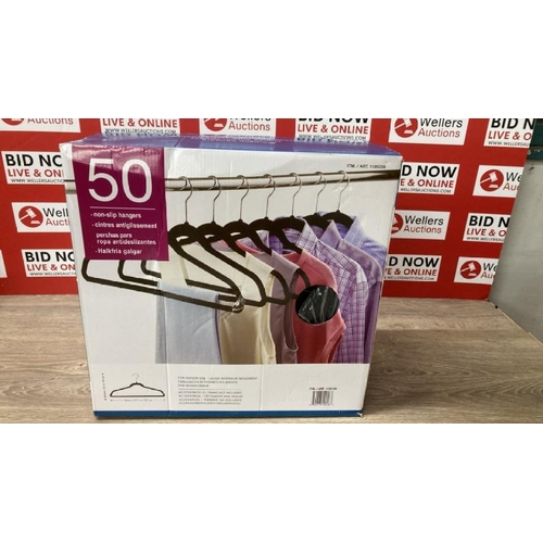 281 - FLOCKED HANGERS / APPEARS NEW OPEN BOX / D32