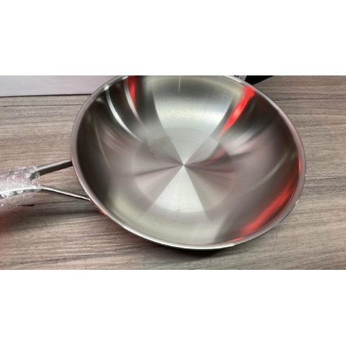 38 - KITCHENAID SS WOK WITH LID 28CM / APPEARS NEW OPEN BOX / A43