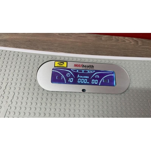 54 - MAXHEALTH MAX-RS-CST  FITNESS BOARD / POWERS UP / SIGNS OF USE / P7