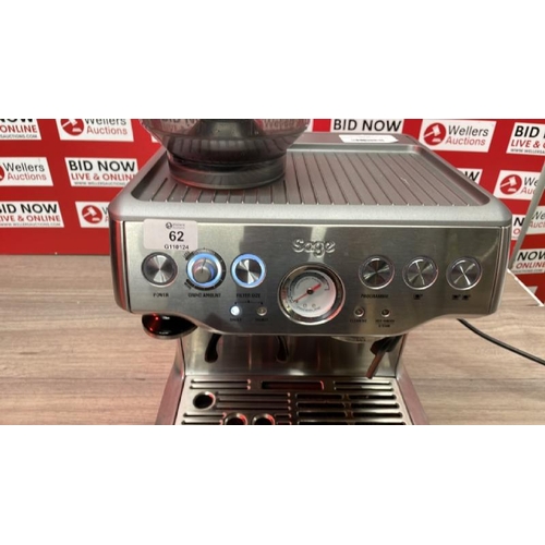 62 - SAGE BARISTA EXPRESS BES875BSS PUMP COFFEE MACHINE / POWERS UP / SIGNS OF USE / A37