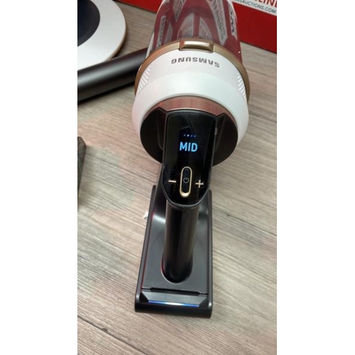 75 - SAMSUNG BESPOKE JET PET VACUUM / POWERS UP / SIGNS OF USE / P9