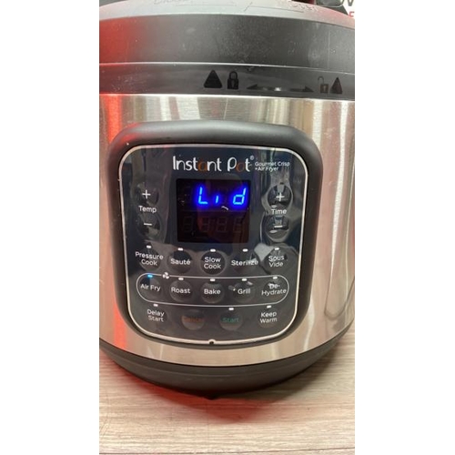 95 - INSTANT POT GOURMET CRISP 11-IN-1 7.6L PRESSURE COOKER & AIRFRYER / POWERS UP / SIGNS OF USE