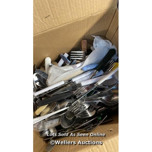 8413 - BOX OF CUTLERY / T53