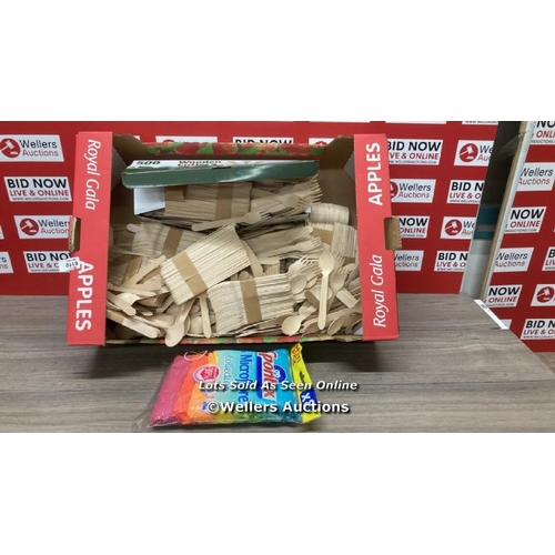 8254 - BOX OF WOODEN CUTLERY / E55