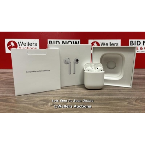 8439 - APPLE AIRPODS / 2ND GEN / WITH CHARGING CASE / MV7N2ZMA / POWERS UP / CONNECTS TO BLUETOOTH AND PLAY... 