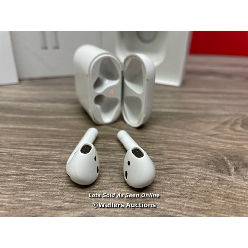 8441 - APPLE AIRPODS / 2ND GEN / WITH CHARGING CASE / MV7N2ZMA / POWERS UP / CONNECTS TO BLUETOOTH AND PLAY... 