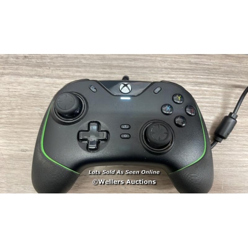 8461 - RAZER XBOX CONTROLLER WOLVERINE V2. / MINIMAL SIGNS OF USE / POWERED UP WHEN CONNECTED TO THE XBOX I... 