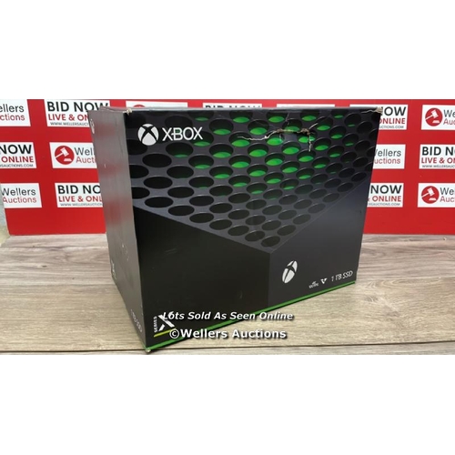 8462 - XBOX SERIES X 1TB SSD IN BLACK / APPEARS UNUSED / POWERS UP / CONNECTS TO MONITOR (MONITOR NOT INCLU... 