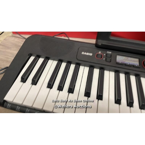 8529 - CASIO CT-S195AD KEY LIGHTING KEYBOARD / WITH STAND / POWERS UP / PLAYS / MINIMAL SIGNS OF USE / T16