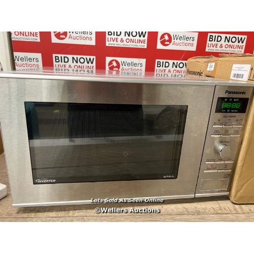 2002 - PANASONIC GRILL MICROWAVE (NN-GD37HSBPQ) / POWERS UP / SIGNS OF USE / E84