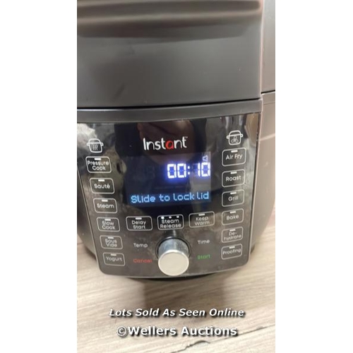 2202 - INSTANT POT GOURMET CRISP ULTIMATE 13-IN-1 PRESSURE COOKER & AIR FRYER / 6.2L / POWERS UP / SIGNS OF... 