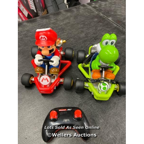 4090 - CARRERA MARIO KART & YOSHI PIPE KART RC TWINPACK / SIGNS OF USE / A14