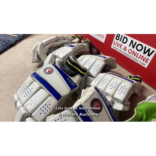 5047 - CRICKET GLOVES INC. KOOKABURRA 450 / PRE-OWNED / NO VAT ON THE HAMMER PRICE / B8