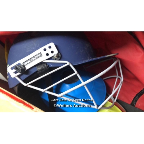 5050 - CRICKET BAG OF JUNIOR CRICKET GEAR INC. X2 BATS / PRE-OWNED / NO VAT ON THE HAMMER PRICE / B10