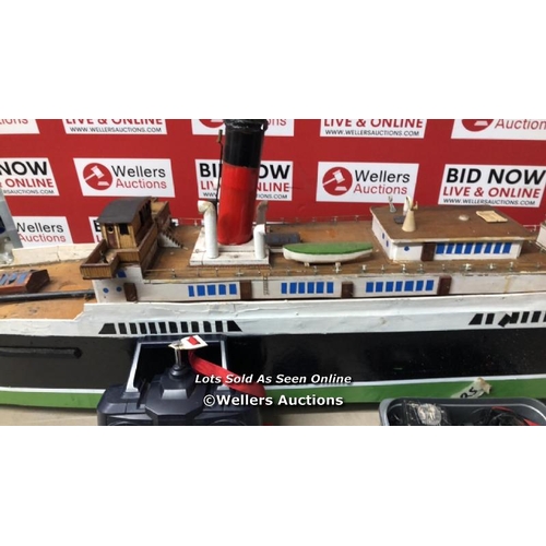 5057 - MODEL REMOTE CONTROL BOAT WITH SPARE BATTERIES AND A CONTROLLER / NO VAT ON THE HAMMER PRICE / F17