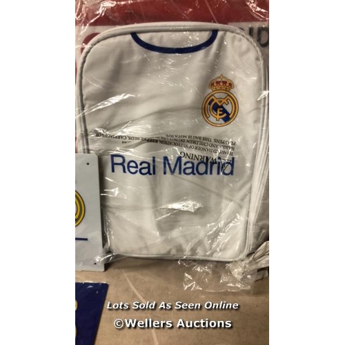 5079 - NEW REAL MADRID FLAG, BAG AND METAL SIGNS  / NO VAT ON THE HAMMER PRICE / B15