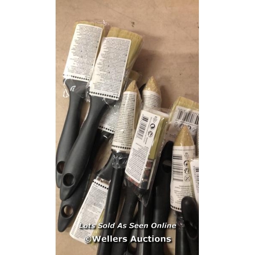 5886 - 25X ASSORTED NEW PAINT BRUSHES  / NO VAT ON THE HAMMER PRICE / C19