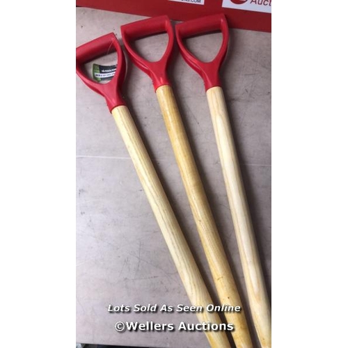 5934 - 3X NEW TOOLZONE 80CM SPADE HANDLES  / NO VAT ON THE HAMMER PRICE / C14