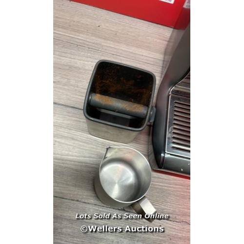 6125 - SAGE THE ORACLE TOUCH AUTOMATIC BEAN TO CUP COFFEE MACHINE (SES990BSS2G1UK1) / POWERS UP / SIGNS OF ... 