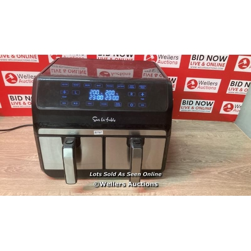 6138 - SUR LA TABLE AIR FRYER WITH X2 3.8L DRAWERS / POWERS UP / SIGNS OF USE / C25