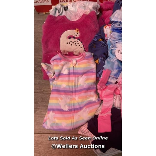 6237 - SELECTION OF CHILDRENS NEW CLOTHING INCL. CARTERS, PEKKLE AND MORE / MIXED SIZES / E30