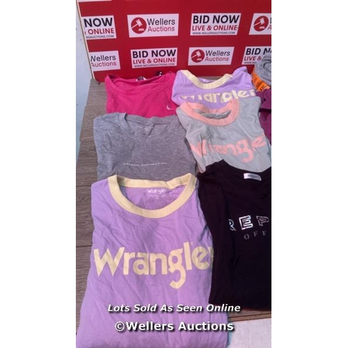 6238 - 24X LADIES NEW T-SHIRTS INCL. WRANGLER, JACK WILLS, ROLLING SOTNES AND MORE / MIXED SIZES / E22