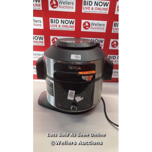 7041 - NINJA FOODI OL550UK 11-IN-1 SMARTLID MULTI-COOKER, 6L / POWERS UP / HEAVY SIGNS OF USE / BROKEN PRES... 