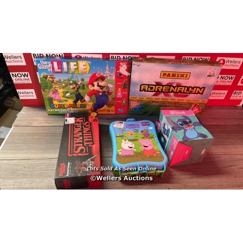 7139 - SELECTION OF TOYS AND GAMES INCL. MARIO GAME OF LIFE, STRAGNER THINGS, PEPA PIG AND MORE / UNTESTED ... 