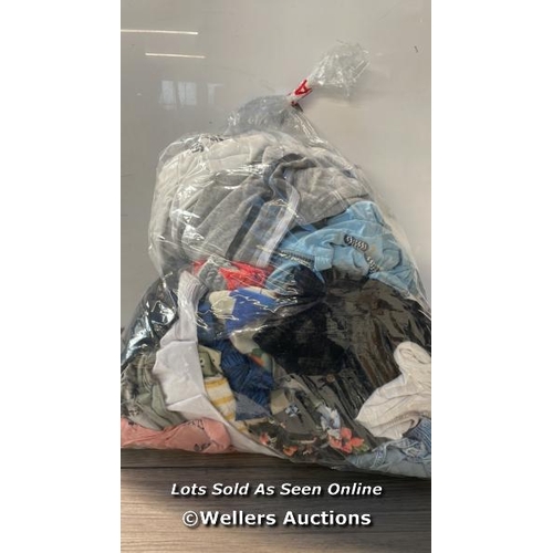 7212 - BAG OF CHILDRENS CLOTHES