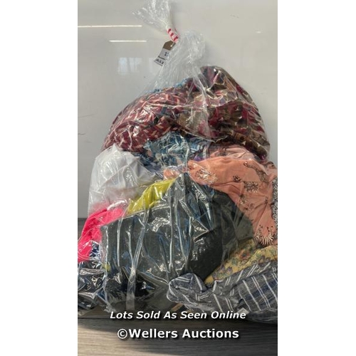 7214 - BAG OF LADIES CLOTHES